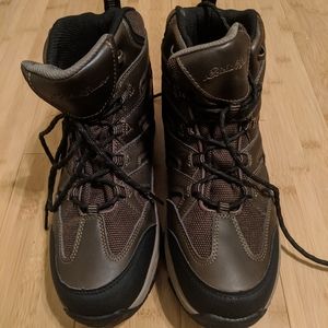 New w/ box Eddie Bauer Men's Fairmont hiking boots
